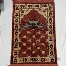 تصویر 2 از سجاده مخمل قرمز با طراحی زیبا و مدرن